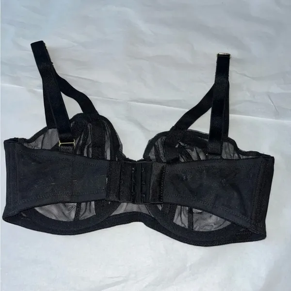 Victoria’s Secret Bra (32DD)! - Image 2