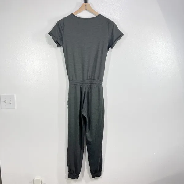 Vuori Halo Essential Jumpsuit Charcoal Gray Size Small‎ Soft Stretch Lounge Fit - Image 3