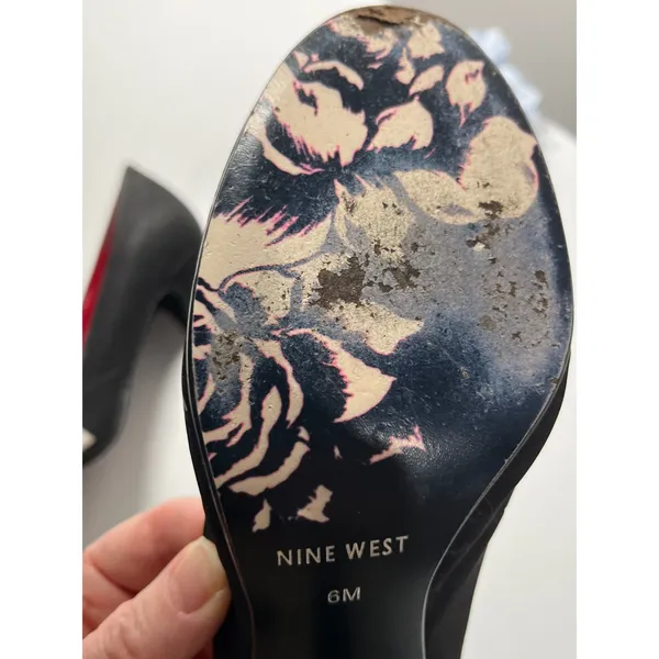 Nine West Womens Black Satin‎ Floral Toe Pumps Red Insole Size 6M High Heels - Image 7