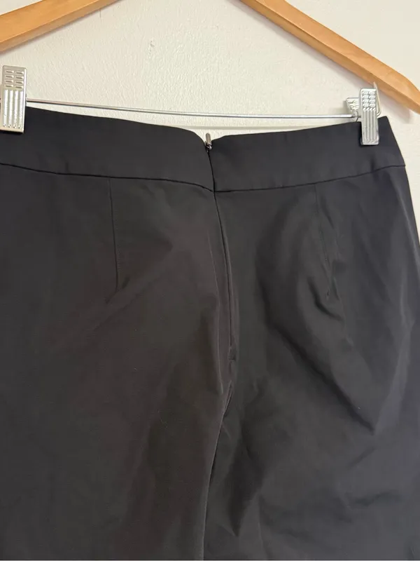 Lululemon Black Tapered Trouser Pants Back Zip Pockets Approx Size 6 - Image 3