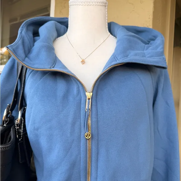 lululemon athletica Blue Jacket With a gold zipper - Image 5