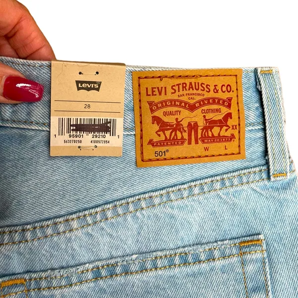 NWT Levi's 501 Original Fit High Rise Denim Distressed Shorts 28 - Image 10
