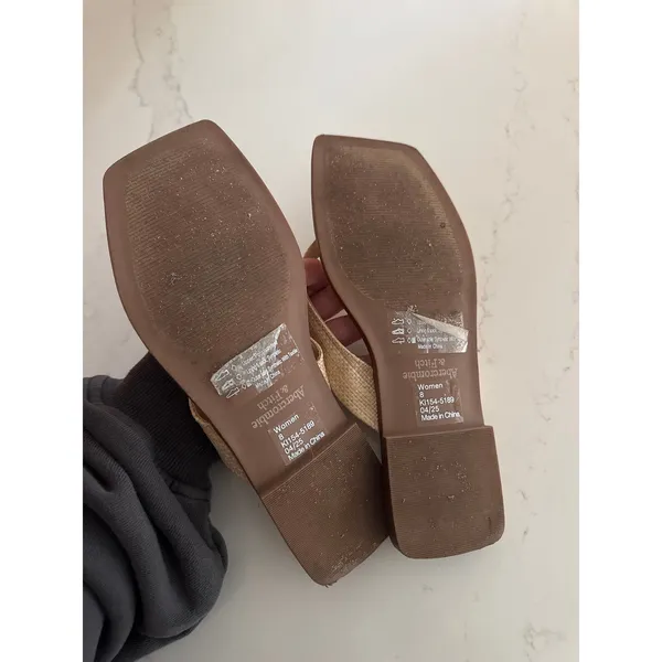 ABERCROMBIE & FITCH Raffia Thong Sandals Size 8 - Image 3