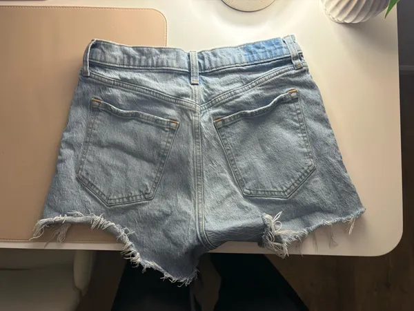 Abercrombie 90s Cut-Off High-Rise Shorts - Image 3