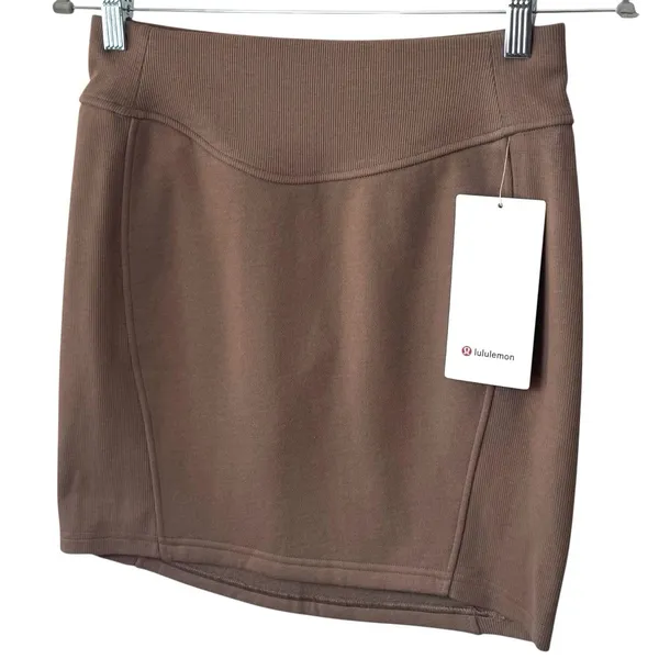 NEW Lululemon Scuba‎ Mid Rise Mini Skirt Color Taupe Athleisure Comfort Chic S - Image 3