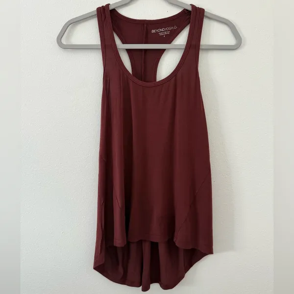 Beyond Yoga lightweight Draw the Line Tank Flyaway in maroon size small - Image 6