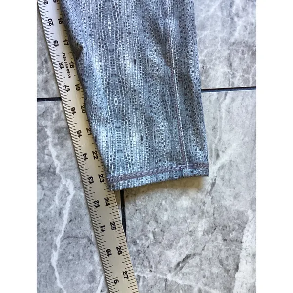 Vuori Womens Grey White Abstract Print High Rise Performance Leggings 7/8 Length - Image 6