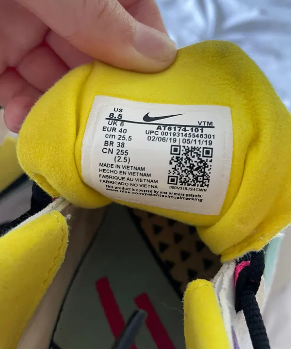 Nike Air Max 270 Shoes - Image 4