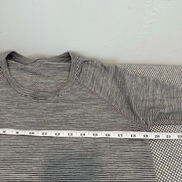 Lululemon Athletica Swift to stride Striped Sz 12 Longsleeve - Image 6