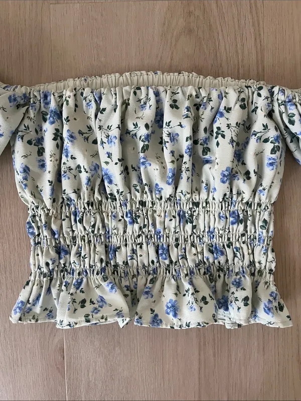 Abercrombie & Fitch Off-the-Shoulder Floral Puff Sleeve Smocked Crop Top Small - Image 3