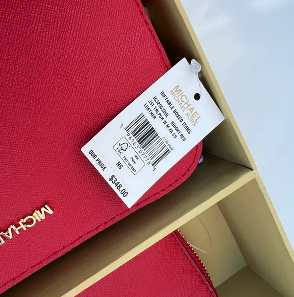 Michael Kors Giftable boxed item wallet & Travel Pouch - Bright Red - Image 7