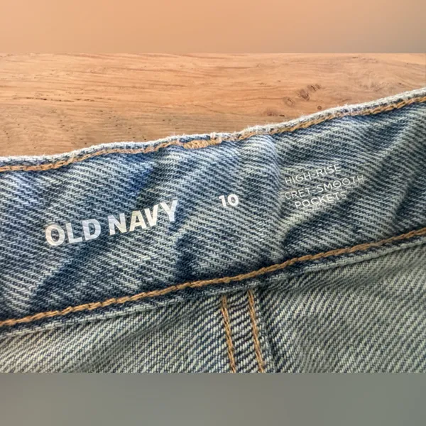 Old navy high rise slit midi denim skirt light wash blue size 10 NWOT - Image 3
