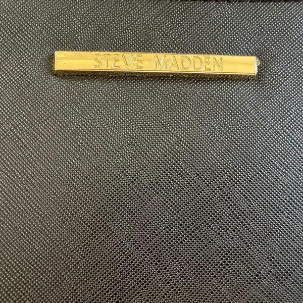 Steve Madden Black and Gold Crossbody Bag - Image 2