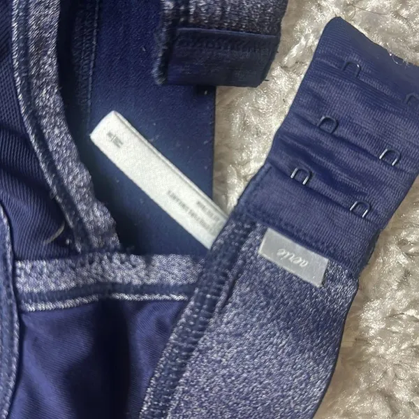 Aerie padded sports bra size medium - Image 3
