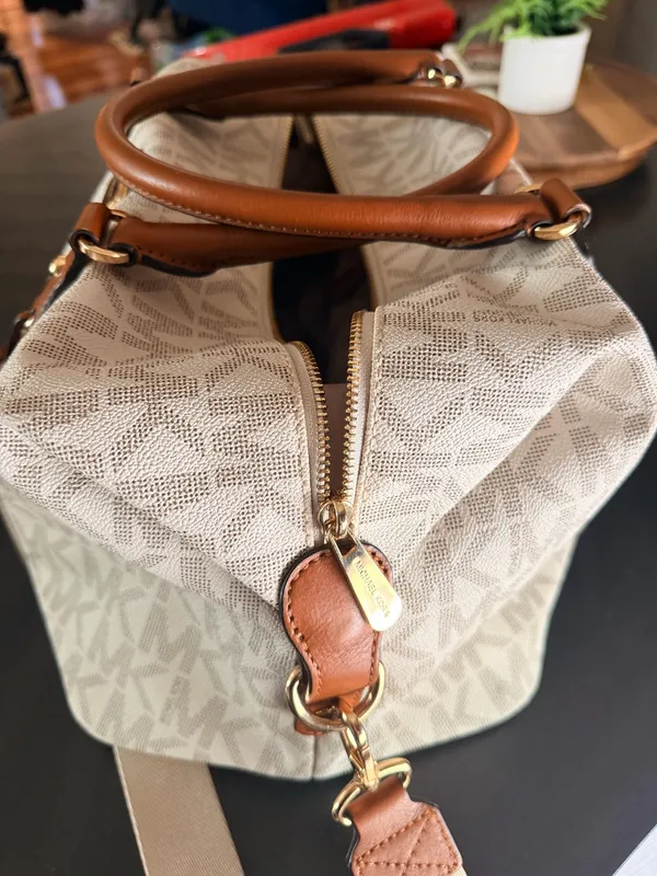 Michel Kors Beige Duffle Bag - Image 2