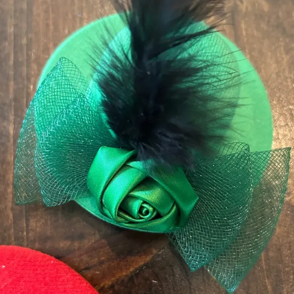 ⭐️ Vintage Mini Top Hats Hair‎ Clip Red Green Feather Flower Costume Bundle Set - Image 4
