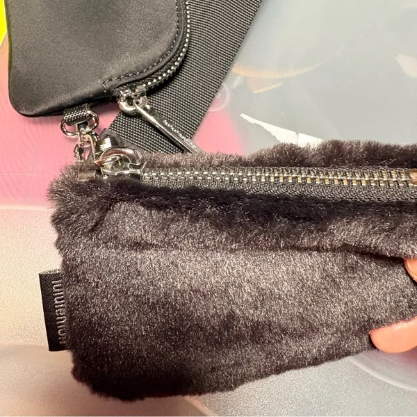 lululemon Dual Pouch Wristlet Plush Fleece in Black. NWT Authentic. - Image 4