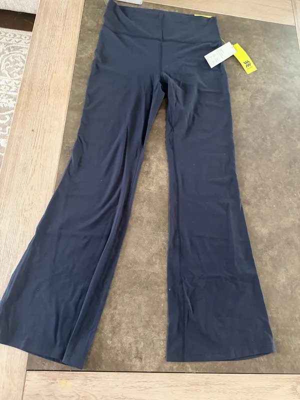 All in motion Women's Everyday Soft Ultra High-Rise Flare Leggings - Image 5