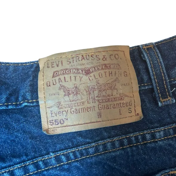 Levi's VTG 550 Relaxed Fit Tapered Leg Jeans Dark Wash Size 16 Short - Image 3