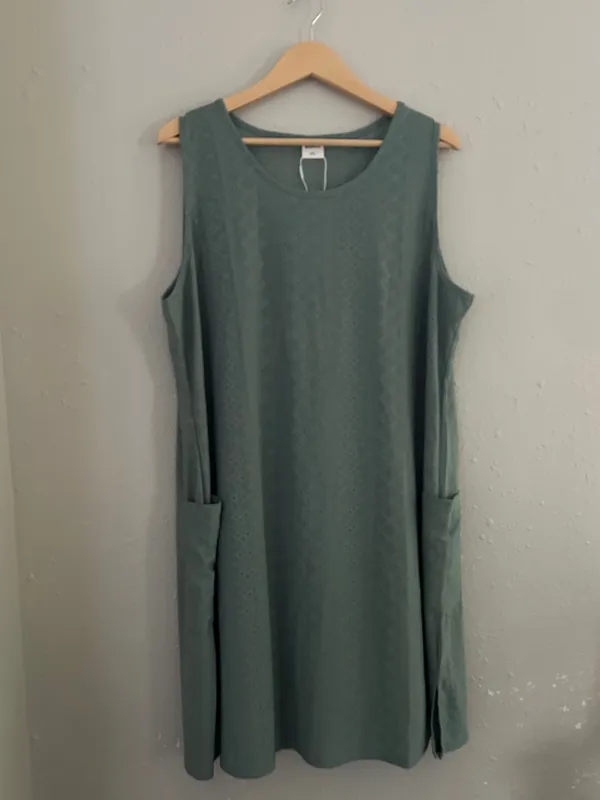 NWT Sleeveless Eyelet Beach Dress in Sage Green Lightweight Stretch Summer XXL - Image 2