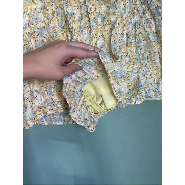American Eagle High Waisted Flowy Short  Size Small Yellow Floral Ditsy Print - Image 5