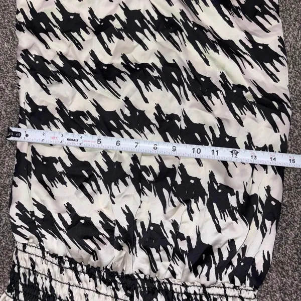 Contemporary white and black houndstooth halter top medium - Image 4
