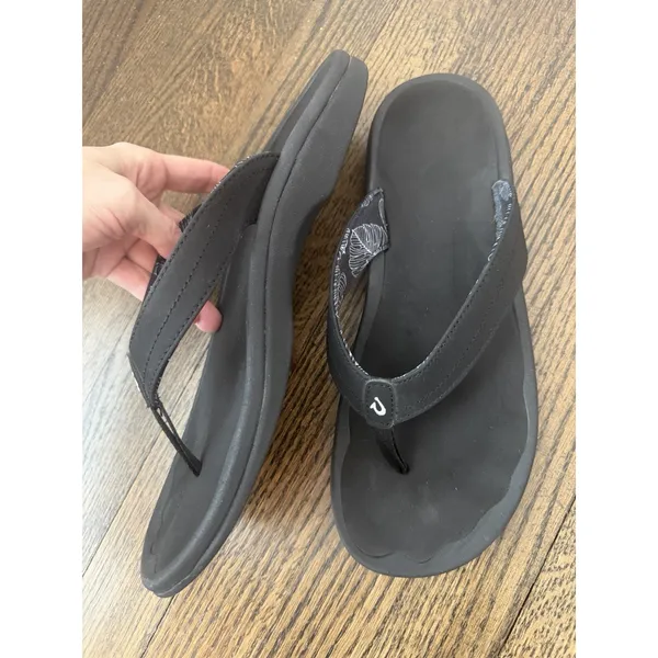 OluKai Women's Ohana Black Flip flops Sz 11 - Image 2