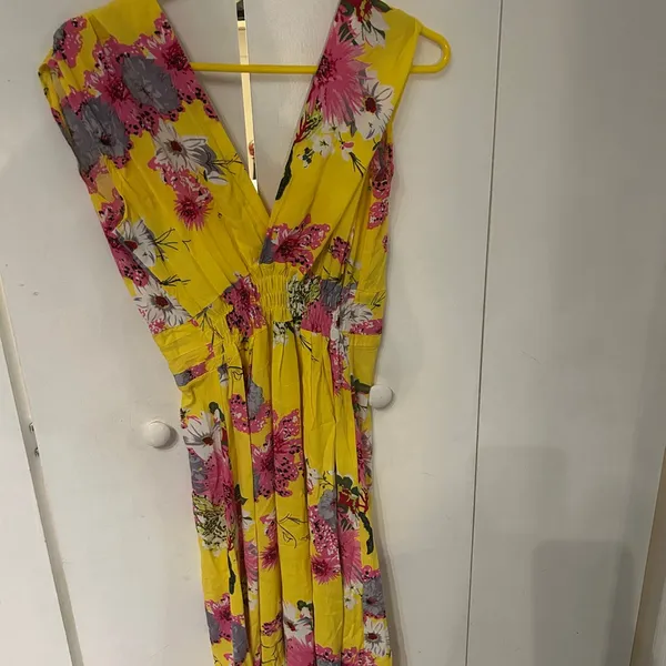 Vibrant Yellow Sleeveless V-Neck Maxi Dress - Image 9