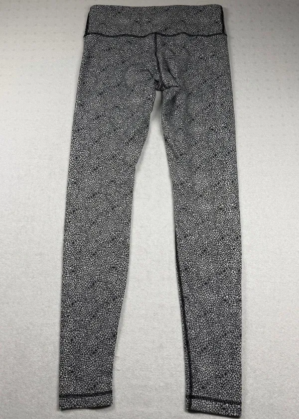 Lululemon Women’s Floral Print Leggings Size 6 Black White 31” Full Length - Image 2