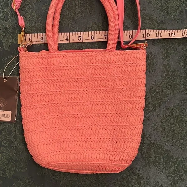 Crossi NWT pink woven straw handbag with handles and removable crossbody strap - Image 5