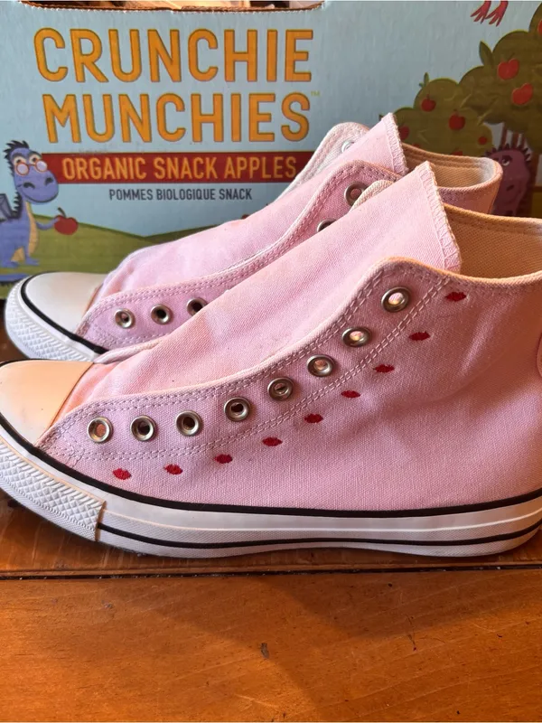 Converse womens Chuck Taylor high embroidered lips sneakers pink 10 - Image 2