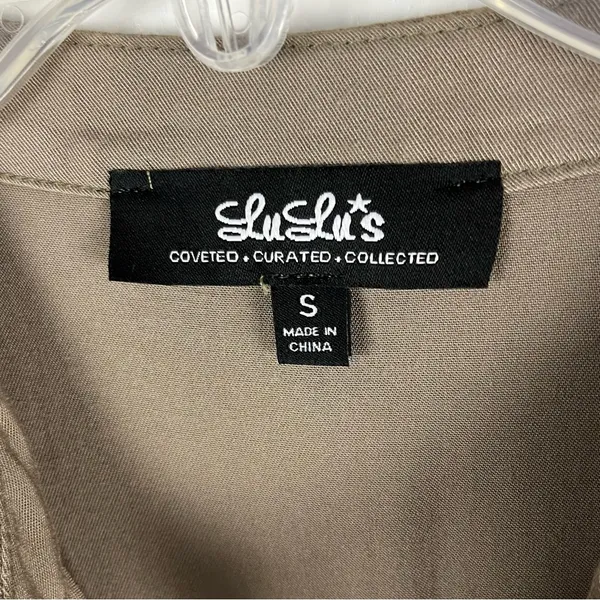 LULUS Sahara Khaki Short Sleeves Cargo Pockets Shift Safari Dress, Size Small - Image 3