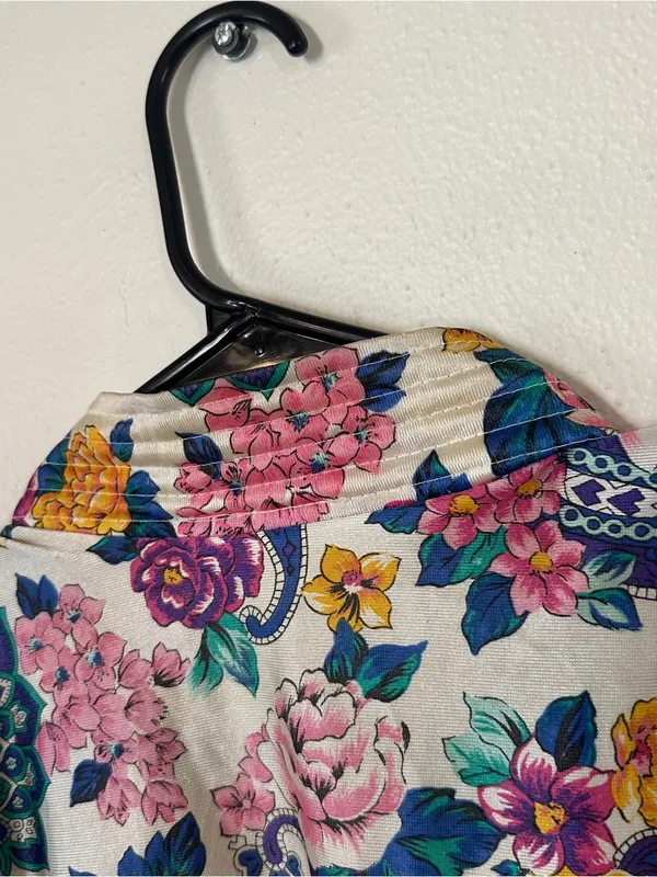 Vintage Cachet Cream Robe with Pink, Teal & Purple Floral Print - Image 4