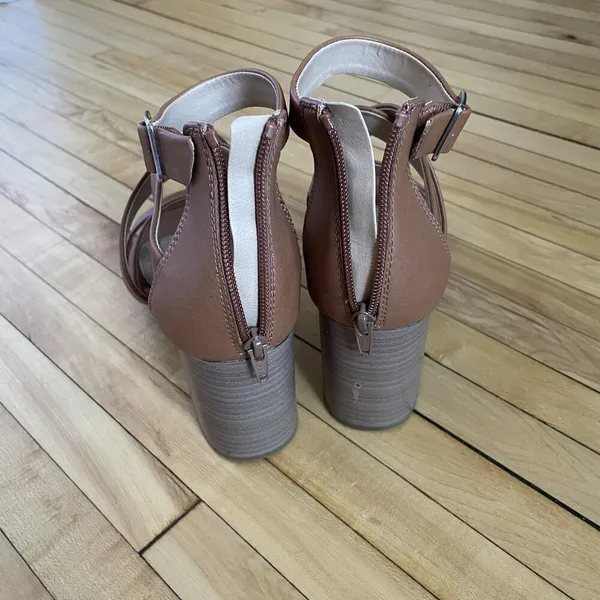 Time & Tru Memory Foam Strappy Heels Size 11 Light Brown‎ summery wedding shoes - Image 6