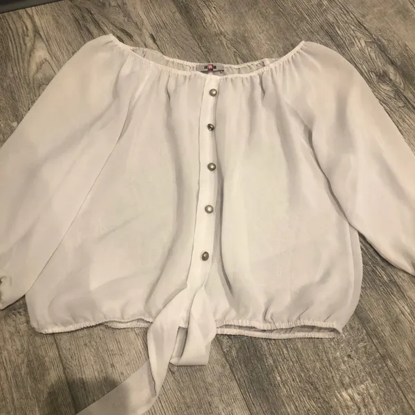 Urvana Plain Solid White Kind of Crop Top Ties in front on‎ bottom 3/4 Sleeves - Image 3