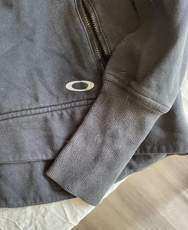 Oakley Sweatshirt - Image 2