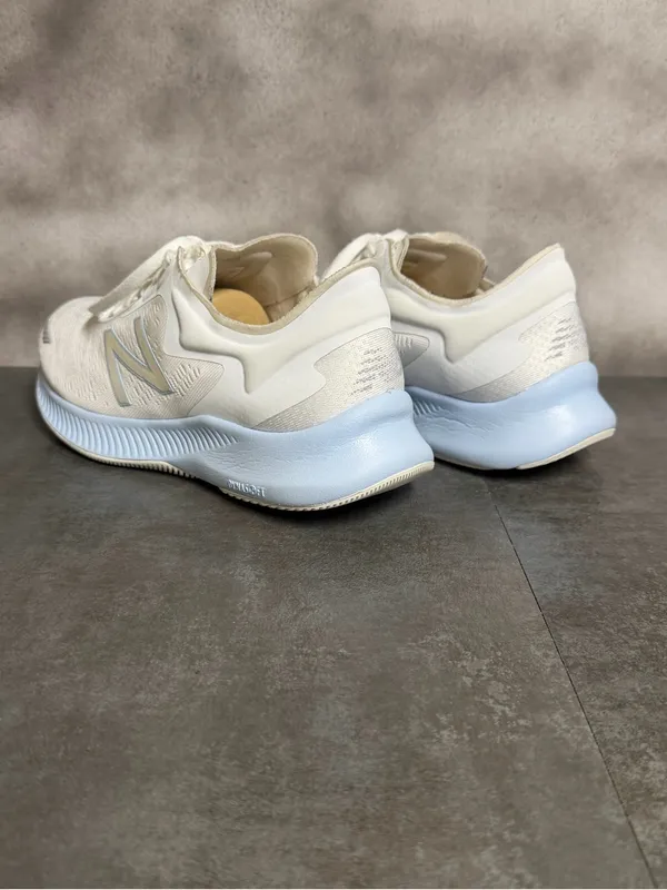 New Balance Wide Dynasoft Pesu V1 Women's White Sneakers Size 8.5D - Image 8