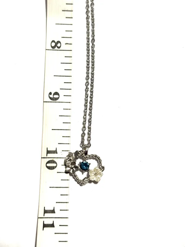 Heart charm Necklace Silver - Image 3