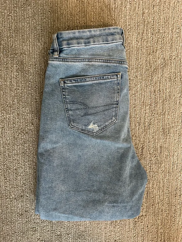 American Eagle Jeans - Image 3