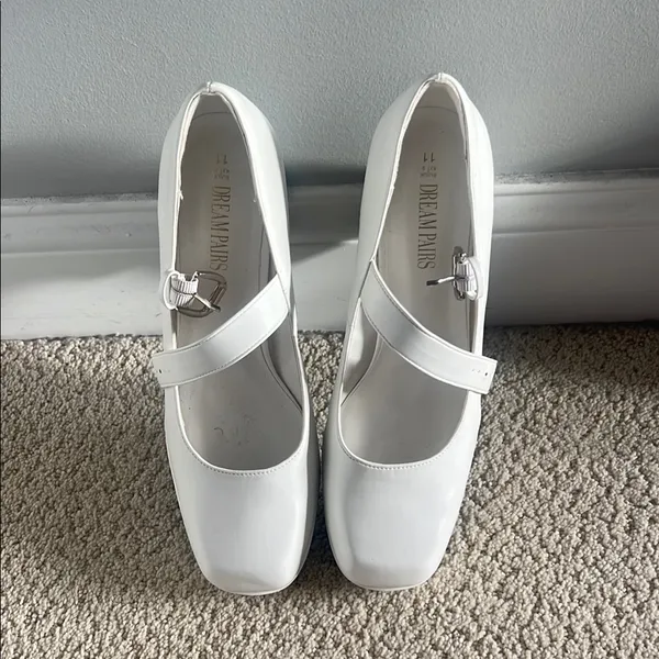 Dream Pairs White Heels Elegant Design - Image 4