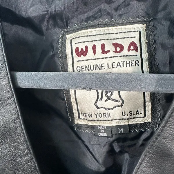 Vintage Wilda Black Genuine Leather Vest Motorcycle Riding Vest Size M EUC - Image 4