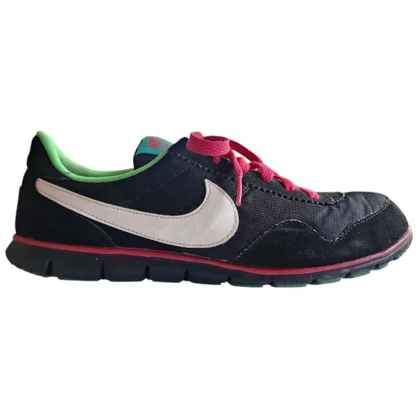 Nike Victoria Black & Neon running shoes size 8 - Image 3