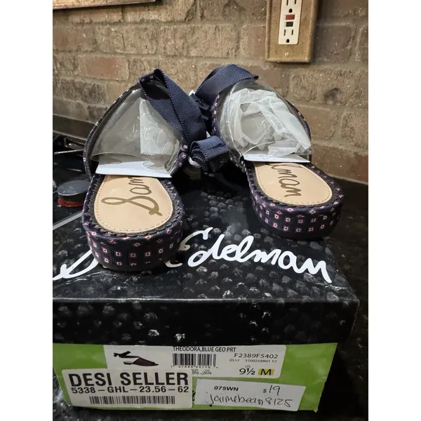 Sam‎ Edelman Theodora Flats in a navy blue and pink geometric print Size 9.5! - Image 5