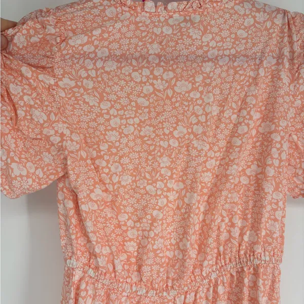 Loft Lightweight Peach Colored Floral Dress - Image 9
