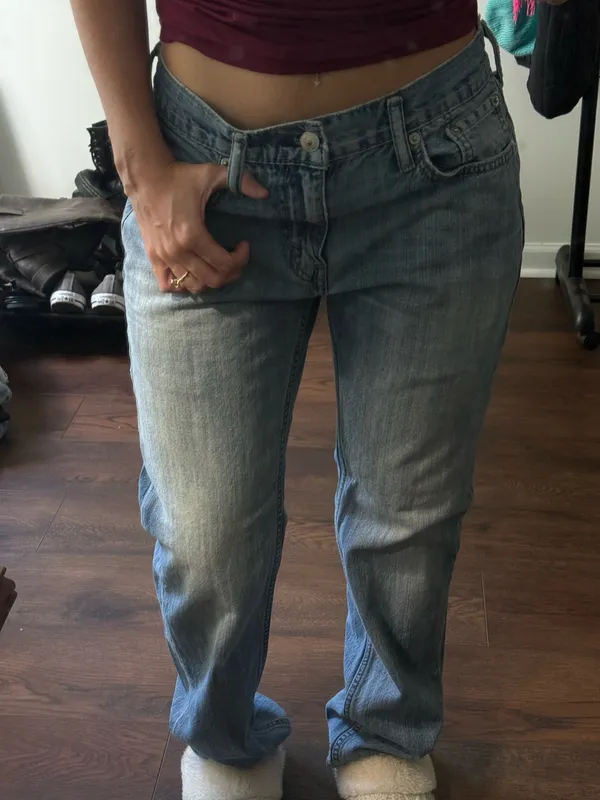 Levis Medium Wash Straight Leg Jeans - Image 2