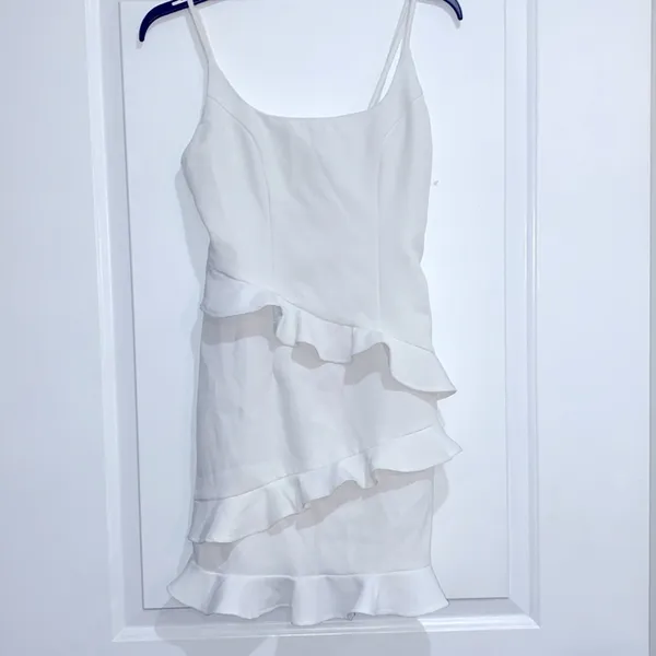 Saints and secrets white ruffle dress size xsmall - Image 4