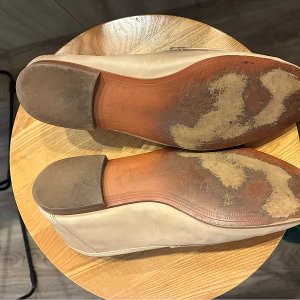 Sam Edelman Beige Loafers with Gold Detail - Image 3