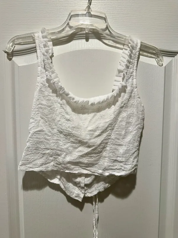 Adorable Boutique White Corset Top with Ruffled Edges - Perfect Condition! - Image 6