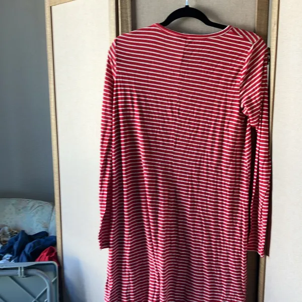 FINAL MARKDOWN GAP Vibrant Red and White Striped t shirt dress medium - Image 8