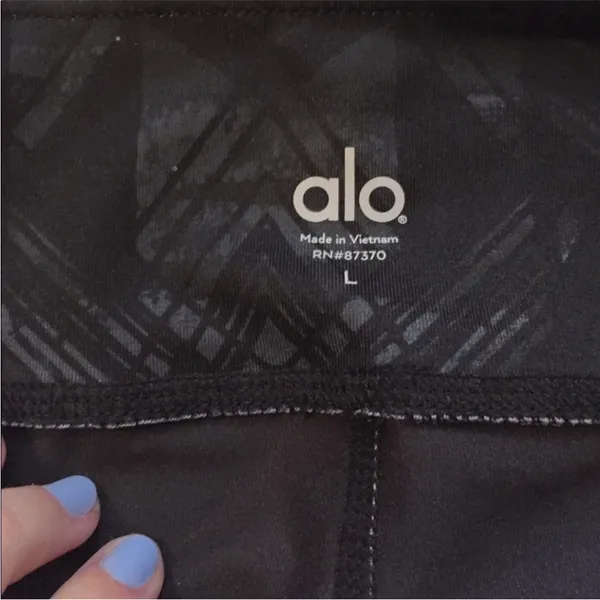 Alo Yoga printed capris leggings - Image 4